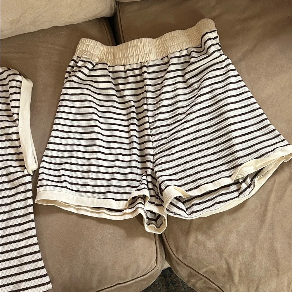 Striped Brown and Cream Lounge Set L - Picture 3 of 3